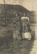 Бецимисарака. Женщины в традиционной одежде