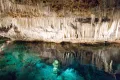 Пещера Блу-Холс, расположенная ниже уровня моря и заполненная водой, на oстрове Aндрос (Багамские oстрова)