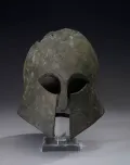 Коринфский шлем, предположительно найденный на месте Марафонской битвы. Греция