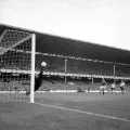 Лев Яшин отбивает мяч в матче со сборной ФРГ в полуфинале чемпионата мира. Стадион «Гудисон Парк», Ливерпуль. 1966