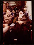 Аятолла Рухолла Хомейни в самолете на пути в Иран