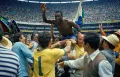 Пеле празднует победу в финале чемпионата мира по футболу. Стадион «Ацтека», Мехико. 1970