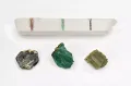Цвет черты минералов (слева направо): гематит, малахит, пирит