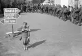 Советская регулировщица в районе Праги. Май 1945