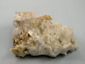 Друза белых призматических кристаллов ломонтита