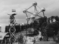 Вид на Атомиум с маяка Голландского павильона на всемирной выставке «Экспо-58». Брюссель (Бельгия). 1958
