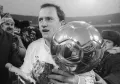 Игорь Беланов с призом «Золотой мяч». 1987