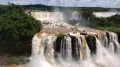 Водопад Игуасу на одноимённой реке (Бразилия, Аргентина)