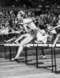 Фанни Бланкерс-Кун на дистанции 80 м с барьерами. Игры XIV Олимпиады. 1948