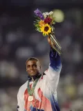 Чемпион Игр XXVI Олимпиады в прыжках в длину Карл Льюис. 1996