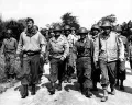 Генерал Марк Кларк с солдатами 5-й армии США в Италии. 1943
