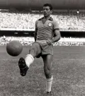 Нилтон Сантос разминается перед матчем. Стадион «Маракана», Рио-де-Жанейро. Ок. 1959