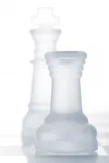 Шахматные фигуры из матового стекла