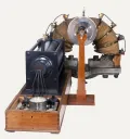 Оригинальный масс-спектрограф Aston в комплекте с магнитом. Конструктор Фрэнсис Астон