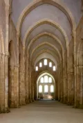 Неф церкви аббатства Фонтене, Мармань (Франция). Ок. 1130–1147