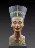 Бюст царицы Нефертити. Телль-эль-Амарна (Египет). 14 в. до н. э.
