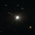 Снимок блазара 3С 273, полученный с помощью космического телескопа «Хаббл»