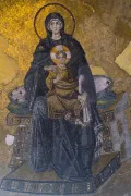 Богоматерь с Младенцем. Мозаика в апсиде храма Святой Софии в Константинополе (Стамбул). Ок. 867