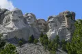 Портреты президентов США Джорджа Вашингтона, Томаса Джефферсона, Теодора Рузвельта и Авраама Линкольна на горе Рашмор (США)