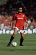 Эрик Кантона играет за ФК «Манчестер Юнайтед» в Суперкубке Англии по футболу. 1996