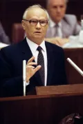 Председатель Комитета государственной безопасности СССР Владимир Крючков на первой сессии Верховного Совета СССР в Кремле. 1989