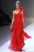 Модель женской одежды. Дизайнер Валентино. Коллекция весна/лето 2007