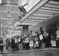 Демонстрация у штаб-квартиры Британского конгресса тред-юнионов. Грейт-Рассел-стрит, Лондон. 16 января 1974