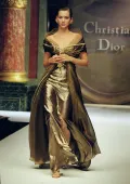 Модель женской одежды. Модный дом Dior. Дизайнер Джанфранко Ферре. Коллекция осень/зима 1993–1994