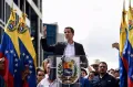 Хуан Гуайдо, провозглашённый временным главой Венесуэлы, выступает на демонстрации протеста против президента Николаса Мадуро. Январь 2019