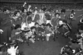 Сборная Франции празднует победу на чемпионате Европы по футболу. Стадион «Парк де Пренс», Париж. 1984 