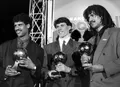 Франк Райкард с «Бронзовым мячом», Марко ван Бастен с «Золотым мячом» и Руд Гуллит с «Серебряным мячом». 1989
