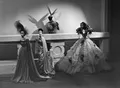 Коллекция женской одежды модного дома Alix на выставке «Théâtre de la Mode» в Париже. 1946
