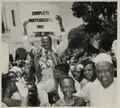Премьер-министр Джулиус Ньерере во время празднования провозглашения независимости Танганьики
